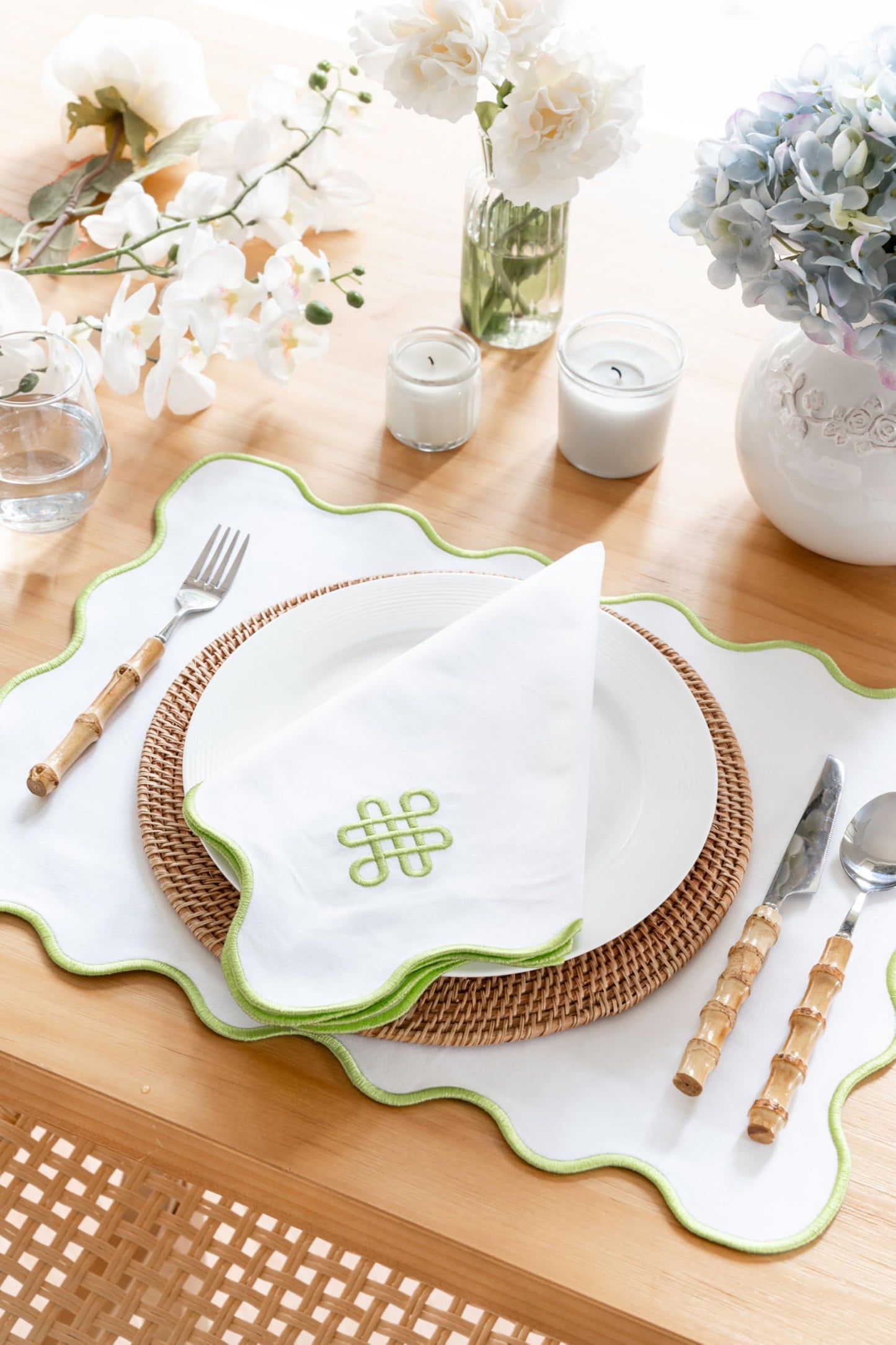 Hofdeco Premium Coastal Patio Indoor Outdoor Napkin Set of 4, 20”x20” Washable Dinner Napkins for Beach House Decor Green Embroidered Endless Knot