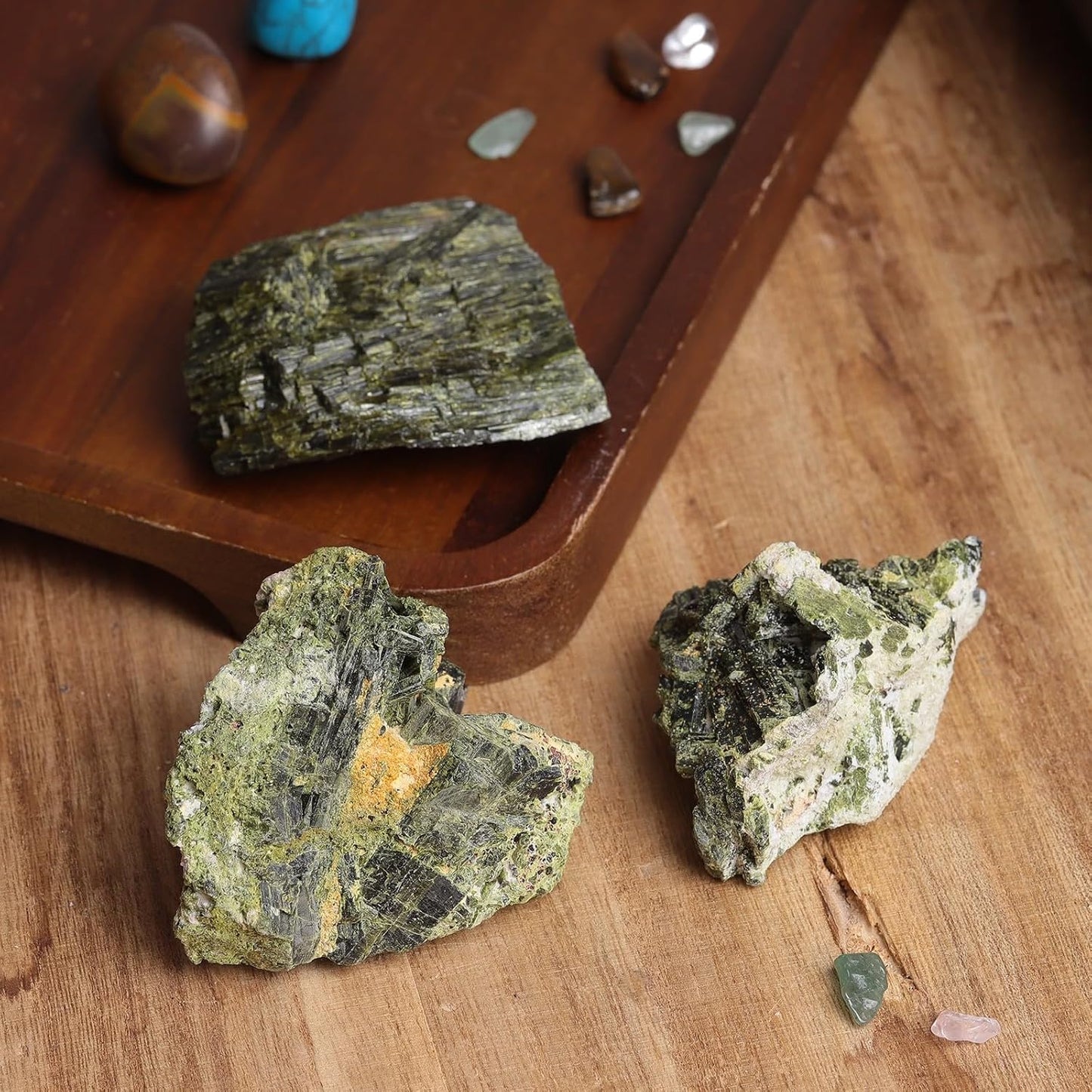 Sportmusies Natural Raw Green Tourmaline Crystal Cluster Reiki Healing Home Office Decoration, Irregular-Shaped Green Tourmaline Stone Mineral Specimen, 1.88-5.03 inches