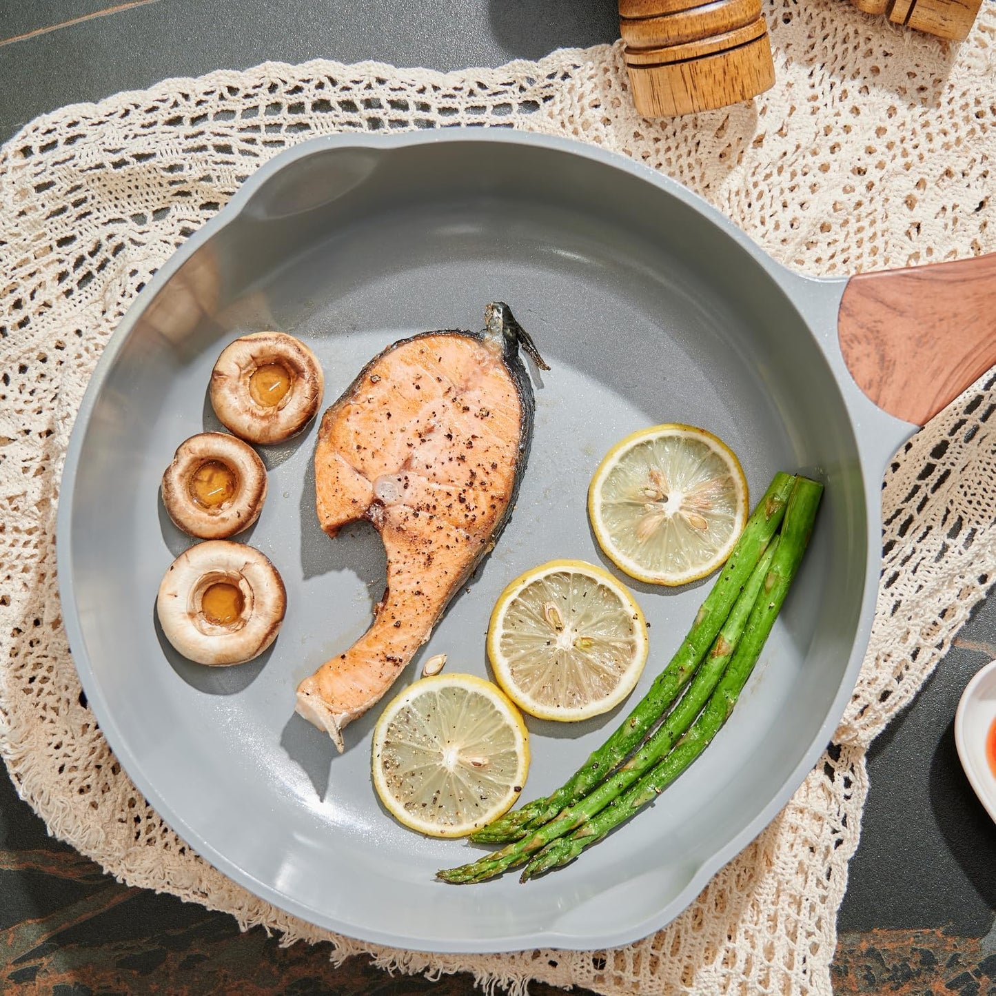 Skiennix Nonstick Frying Pan - 10.2-Inch Ceramic Skillet with Lid & Pour Spout | PFOA-Free, Induction Compatible (White)