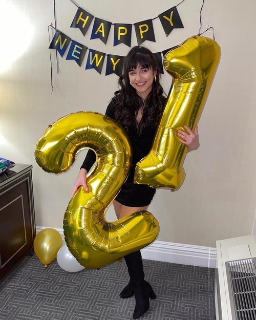 Gold Number 15 Balloon - 40 Inch Giant Foil Balloon for 15th Birthday Party Decorations