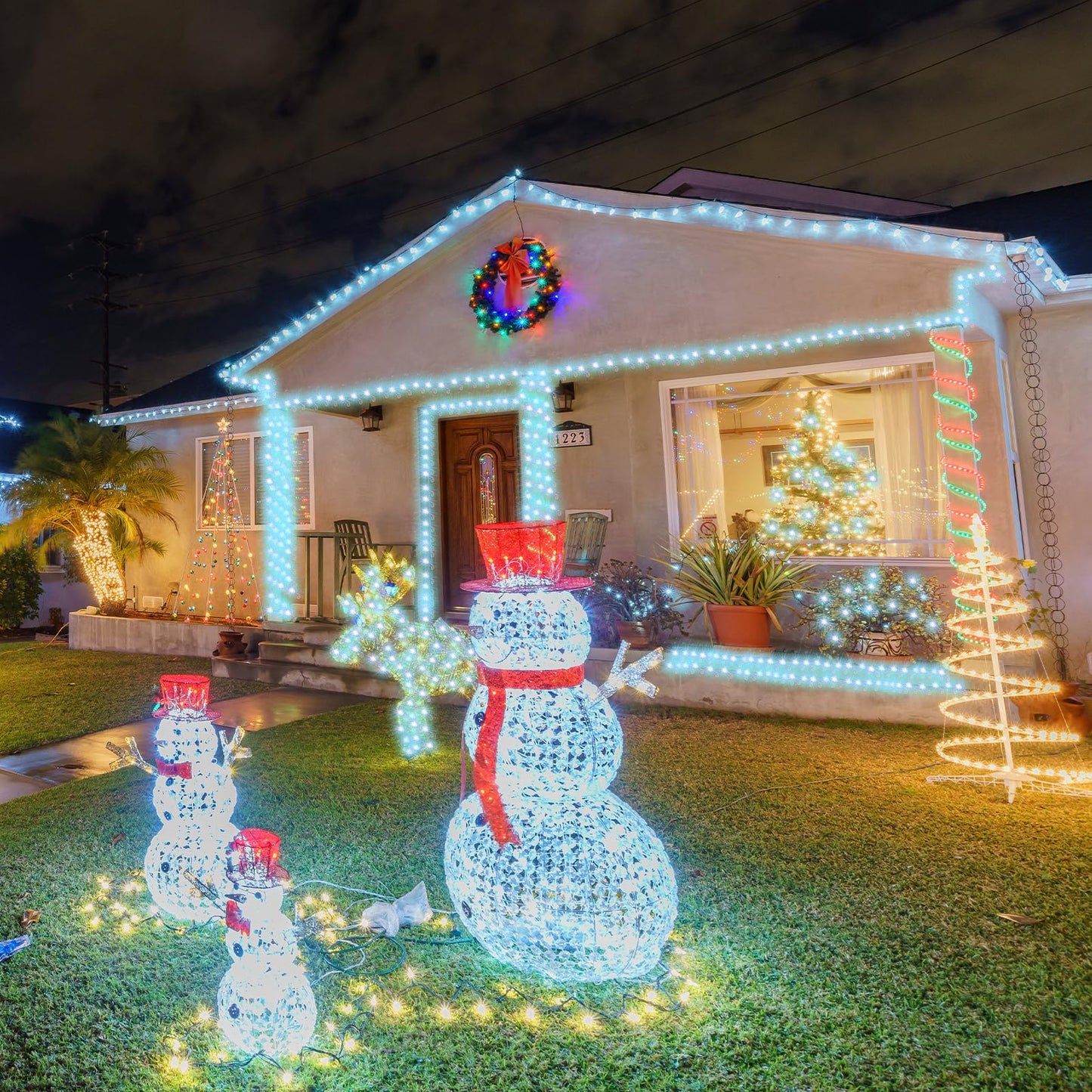 Baquler 150ft LED Rope White Lights Outdoor 810 LED Connectable and Flexible Tube Lights with 8 Modes Waterproof LED Rope Lighting for Party Holiday Garden Garden Indoor Outdoor Decoration