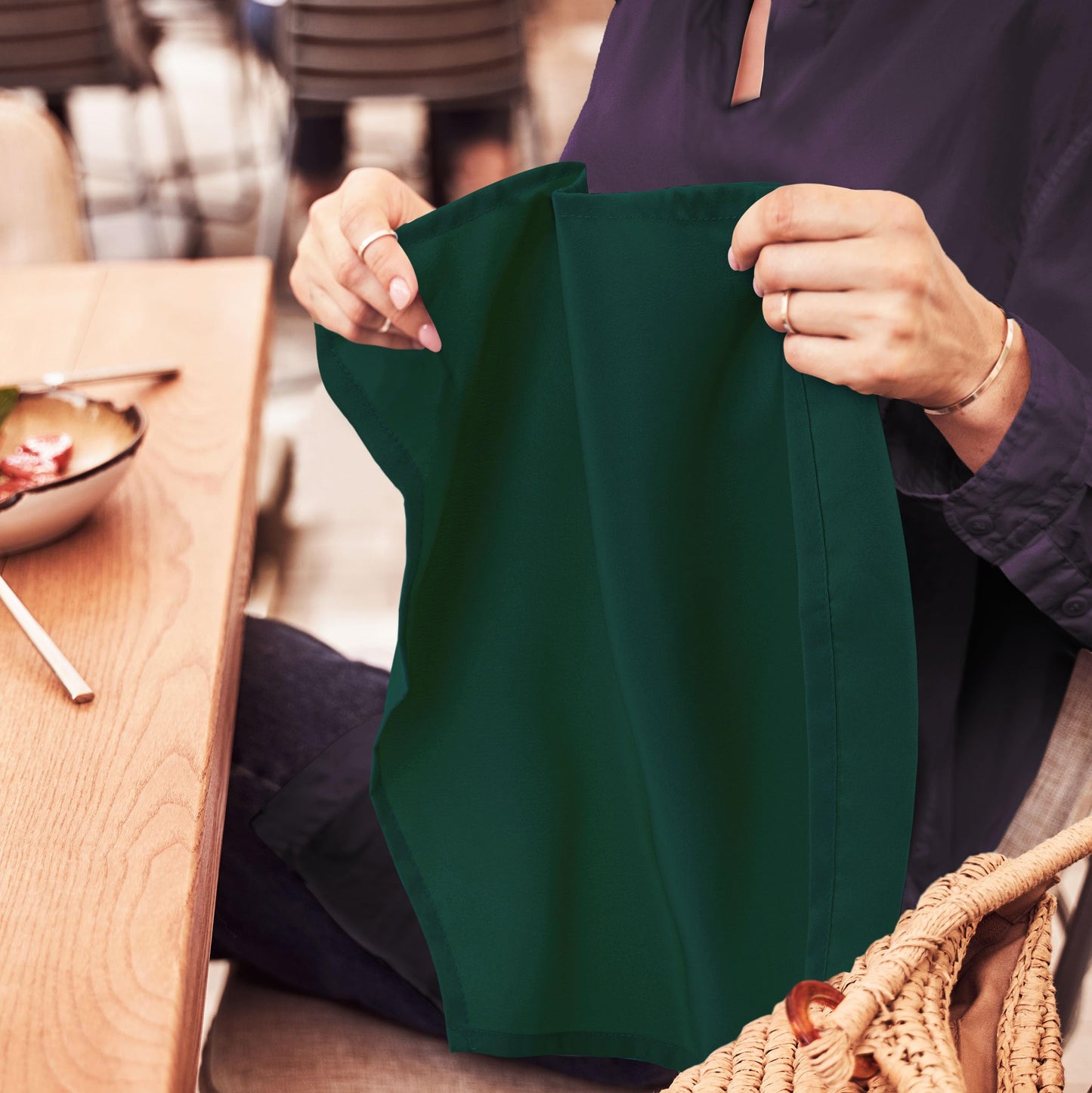 Utopia Home [288 Pack, Hunter Green] Cloth Napkins 17x17 Inches, 100% Polyester Hemmed Edges, Washable and Reusable Ideal for Parties, Weddings and Dinners