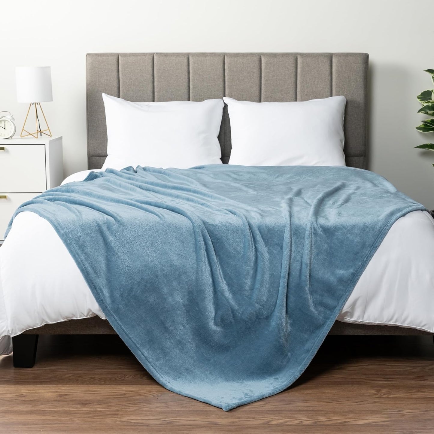 PAVILIA Dusty Blue Fleece Throw Blanket - Super Soft Flannel Sofa Blanket | Cozy 50x60" Plush Gift