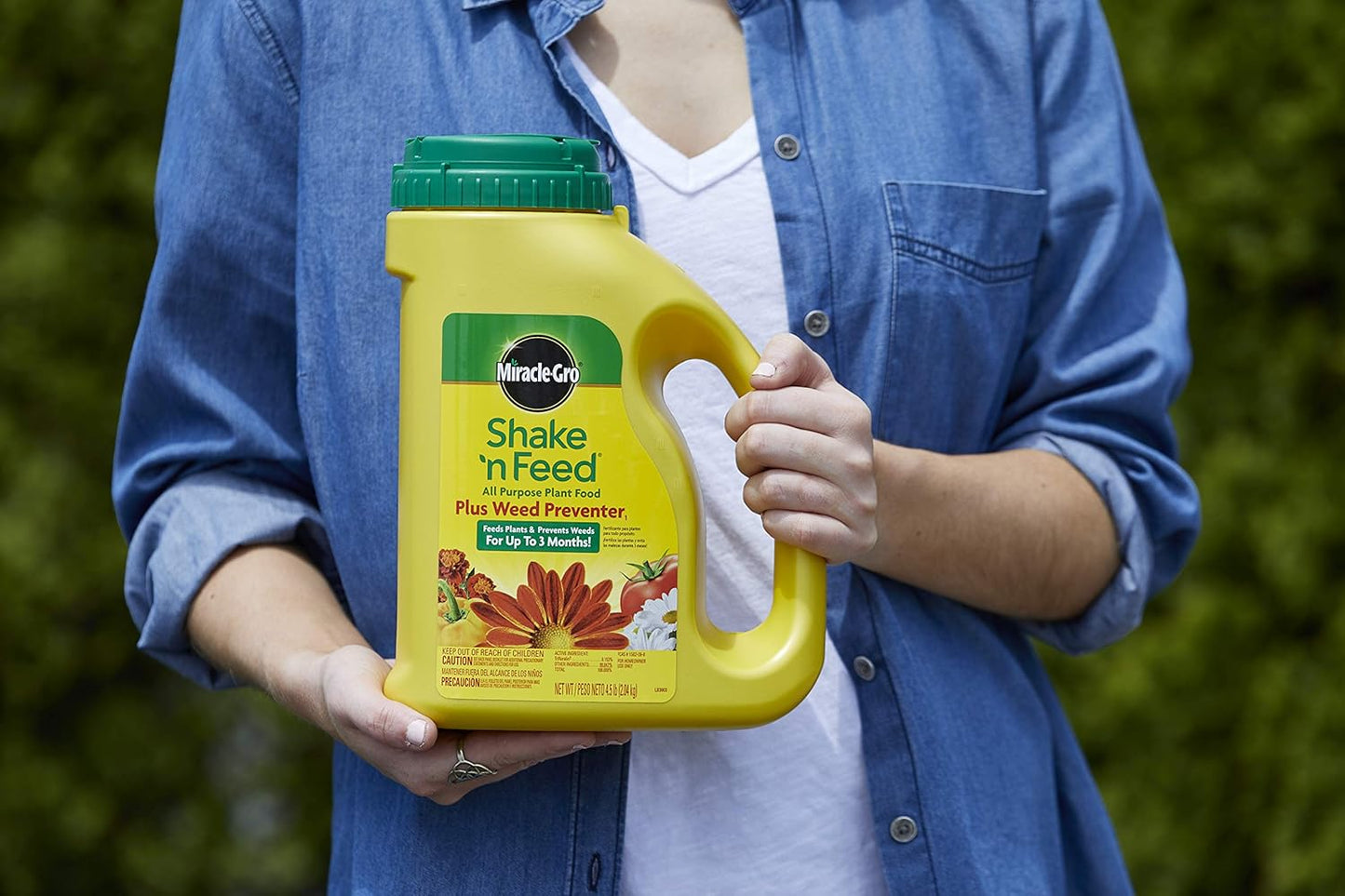 Miracle-Gro Shake 'N Feed All Purpose Plant Food - Prevents Crabgrass & Weeds | 4.5 lb