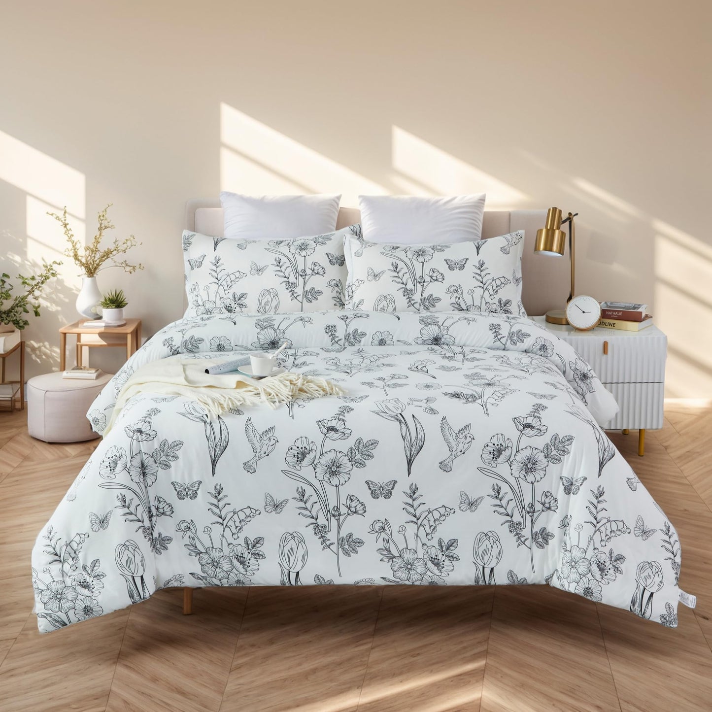 Usfivefam King Size White Floral Comforter Set with Butterfly & Bird Toile Patterns - 3 Piece Lightweight Soft Microfiber Botanical Print Quilt Set for All Seasons