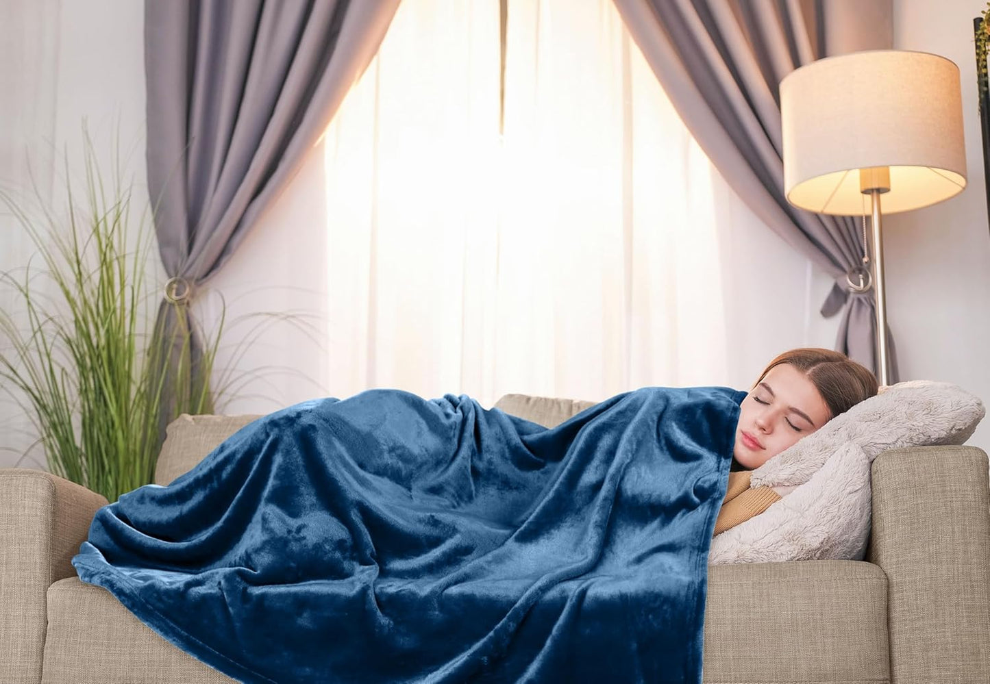Utopia Bedding Fleece Blanket - Luxury Soft Microfiber Twin Size in Royal Blue (60x80 Inch)