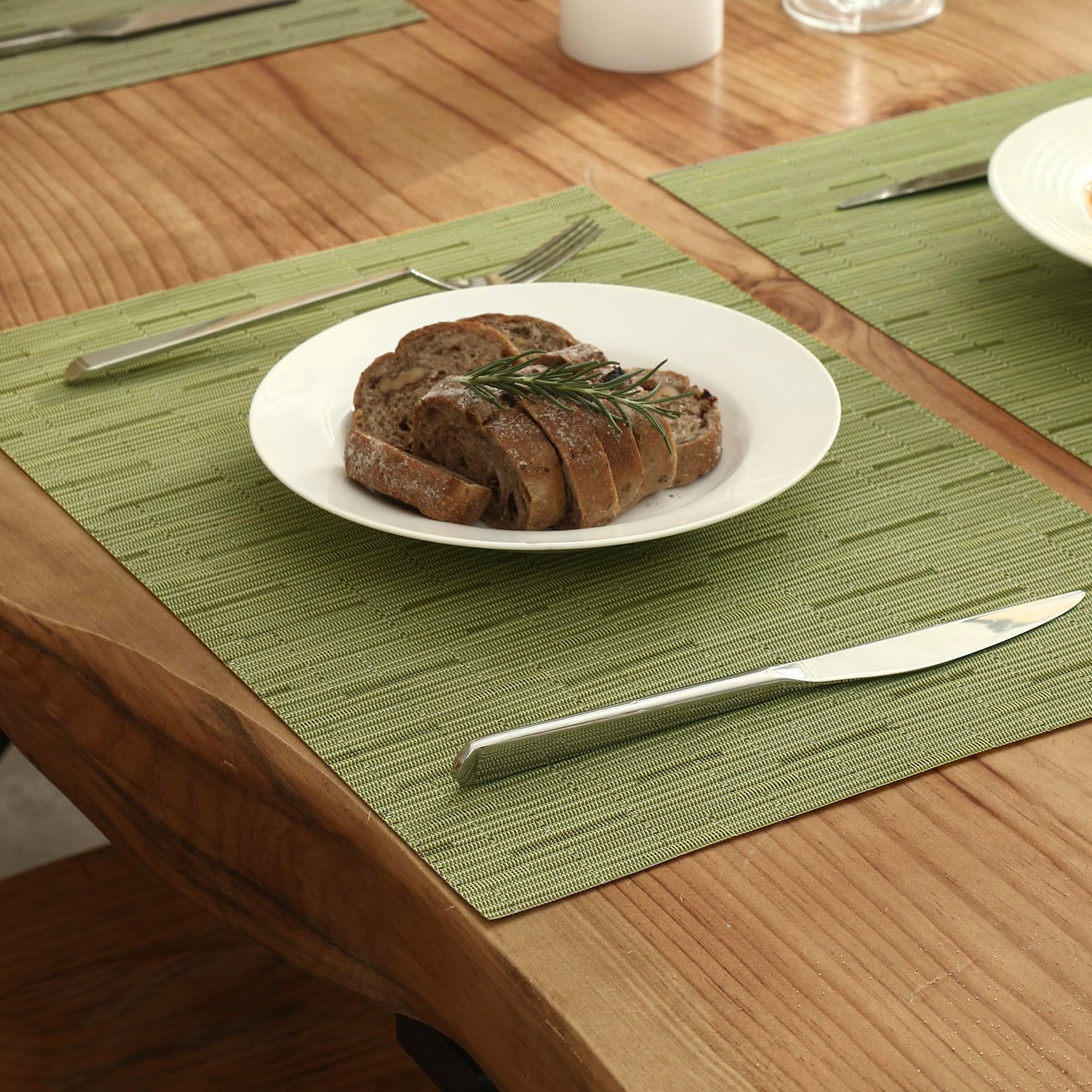Leetaltree Pea Green Placemats Set of 4 - Heat Resistant Non-Slip Place mats for Dining Table, Washable Durable PVC Vinyl Woven Table Mats（Pea Green, 4）
