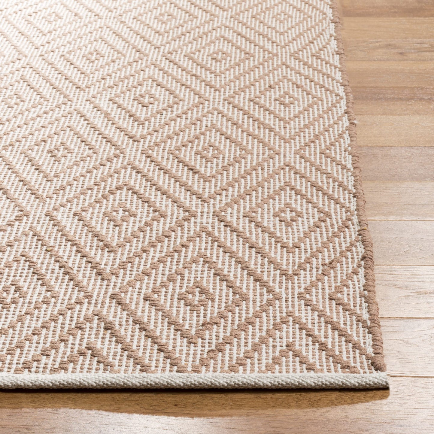 SAFAVIEH Montauk Collection Accent Rug - 4' x 6', Beige & Ivory, Handmade Trellis Cotton, Ideal for High Traffic Areas in Entryway, Living Room, Bedroom (MTK811E)
