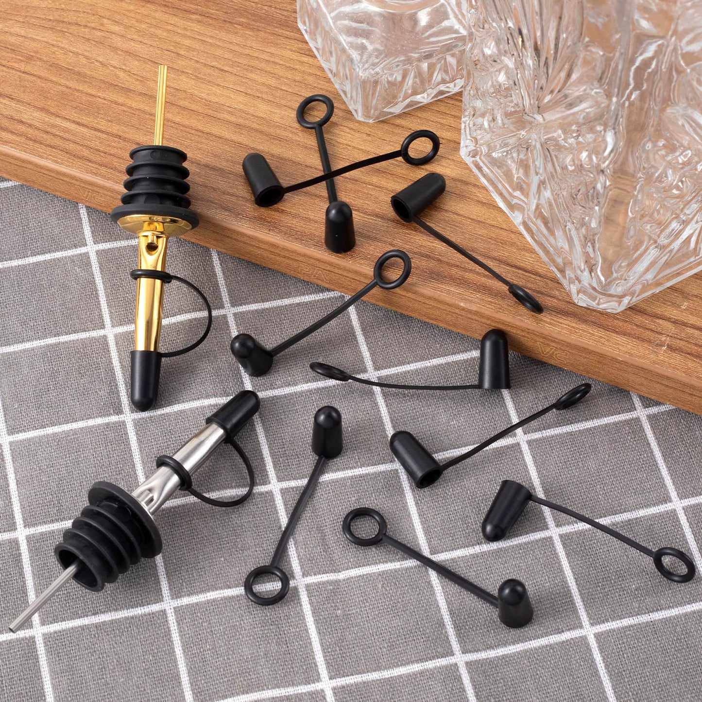 OIIKI Rubber Liquor Pour Caps, 30 Pieces Spout Pourers Covers with Loop, Black Dustproof Liquor Bottles Spouts Caps