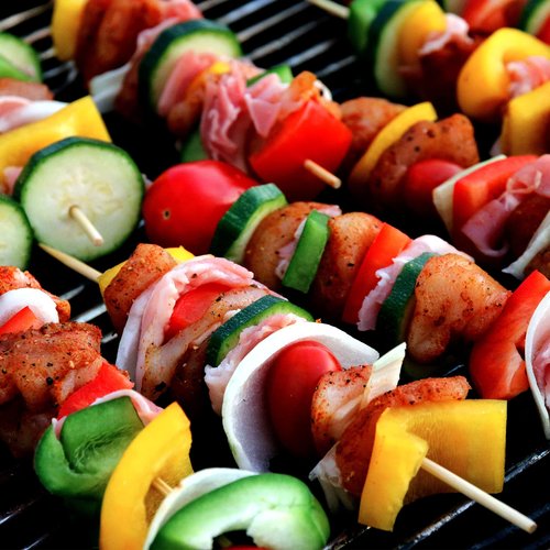 DESIOLE Natural Bamboo Skewers, 100Pcs 6Inch BBQ Sticks for Appetiser, Fruit, Cocktail, Kabob, Chocolate Fountain, Grilling, Barbecue, Kitchen, Crafting, Gardening and Party
