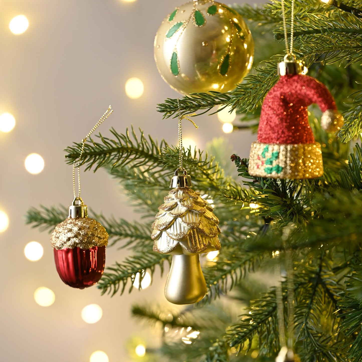 Valery Madelyn Ornaments for Christmas Trees, 70ct Red Green and Gold Shatterproof Christmas Tree Decorations, Traditional Country Hanging Ball Ornaments Bulk for Xmas Holiday Decor