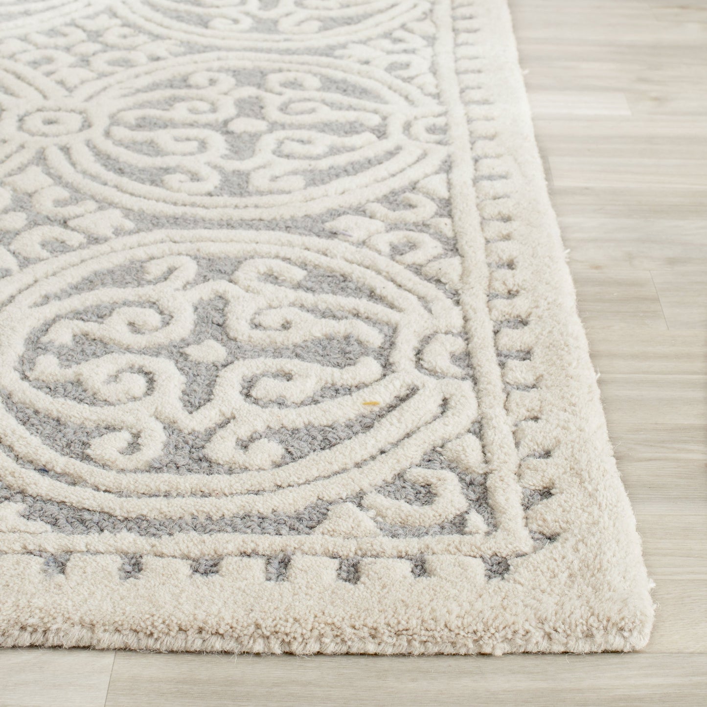 SAFAVIEH Cambridge Collection 36" x 60" CAM123D Handmade Moroccan Premium Wool Area Rug
