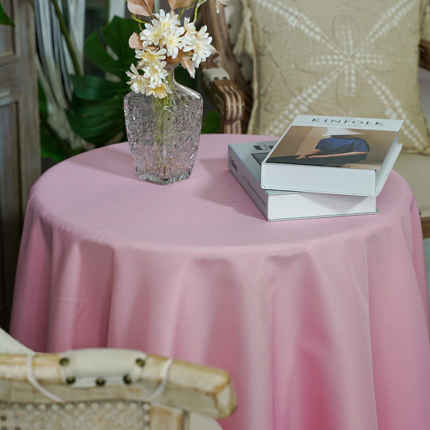 JYFLZQ Pink Round Tablecloth 70 Inch for 4 Foot Tables Machine Washable, Durable, Thick Polyester Fabric Table Cloth Table Cover for Parties Banquet Wedding(Equipped with 4 Napkin Cloth)