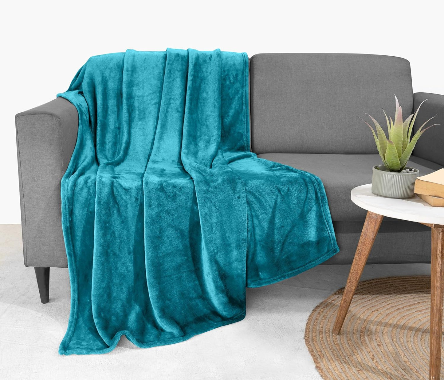 Utopia Bedding Fleece Blanket - Luxury Soft Microfiber Throw in Turquoise | Anti-Static, 50x60 Inch