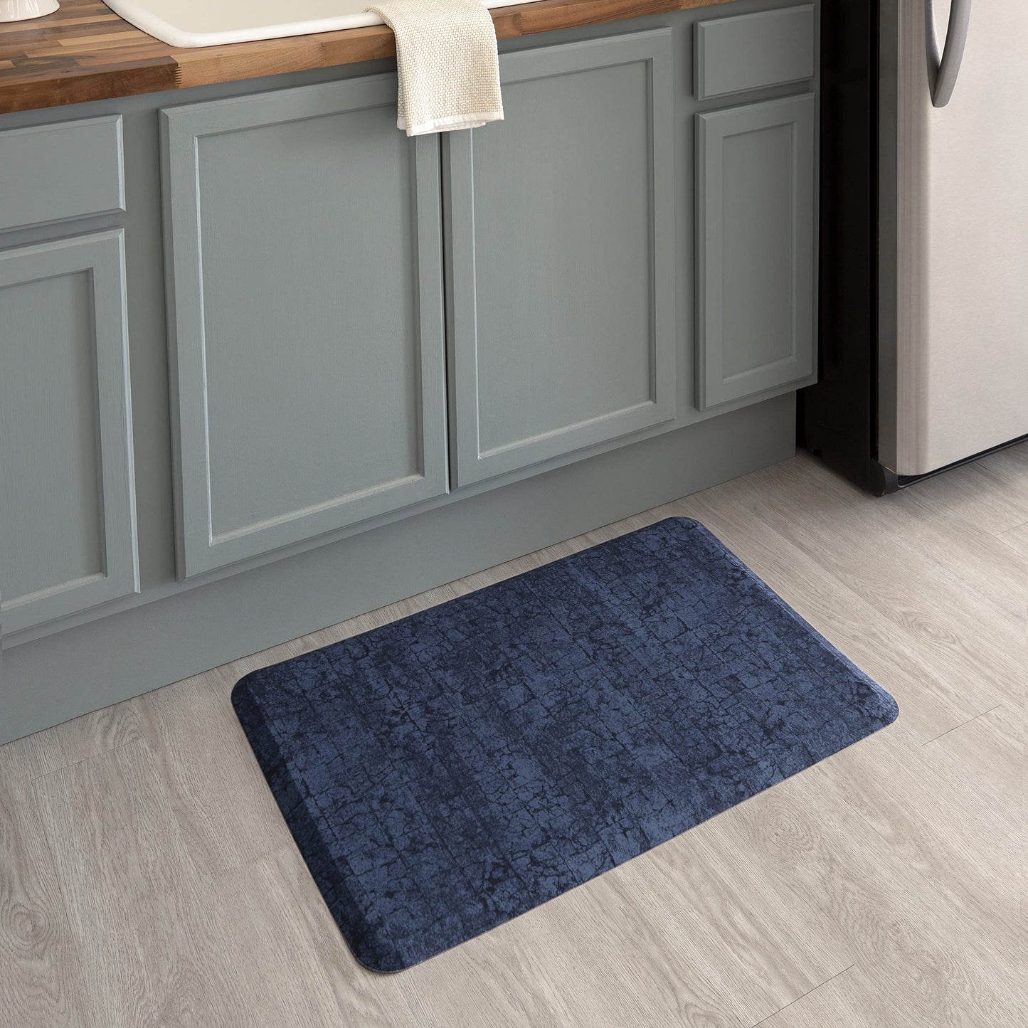 Mohawk Home Anti Fatigue Dri-Pro Cushion Mat, Floral Tile Black (1' 6" x 2' 6")