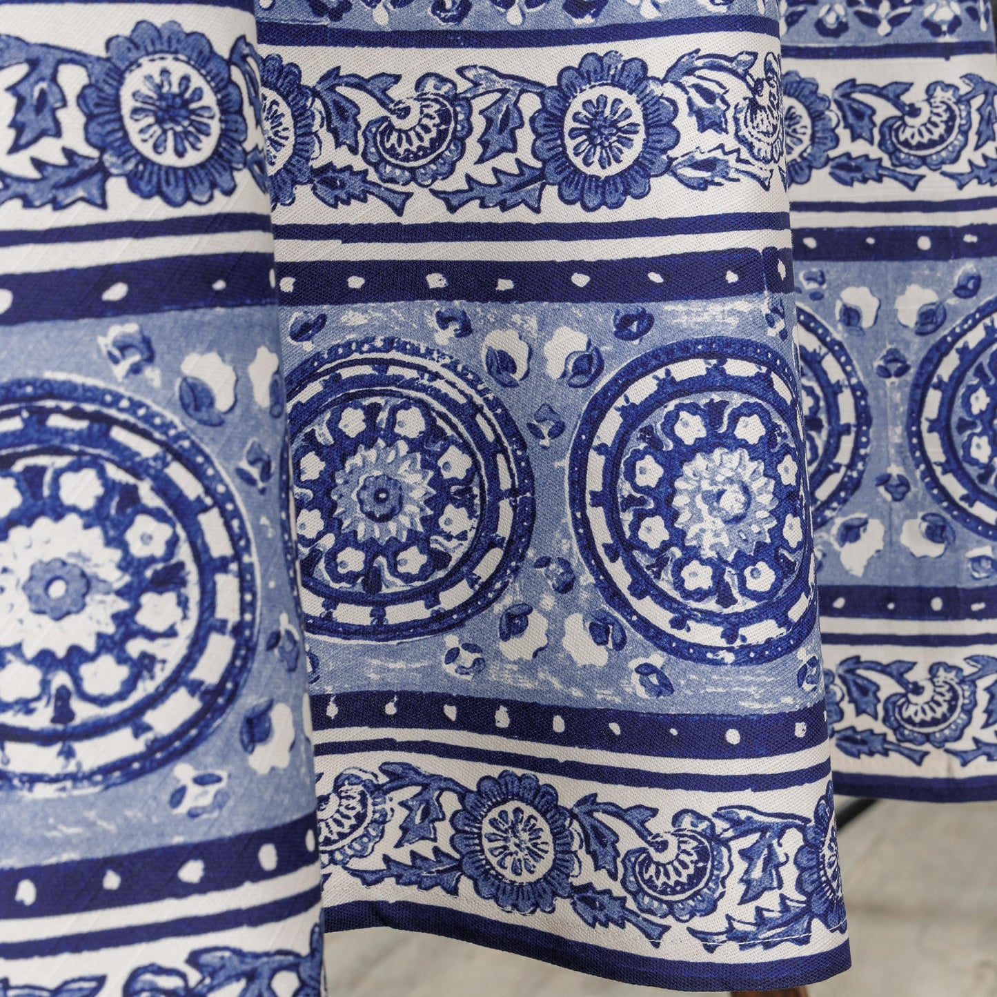 Maison d' Hermine Table Cloth Round Table 100% Cotton 69 Round Inches Tablecloth Reusable Decorative for Dining Kitchen Room Farmhouse Home Gifts for Mothers Day Spring Summer - Melodie Bleue