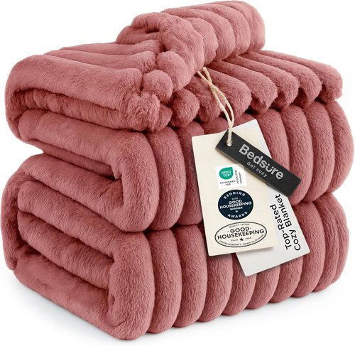 Bedsure GentleSoft Full Blanket - Cozy Dusty Pink Fleece Throw for Women | Perfect Gift for Mom, 84x90 Inches