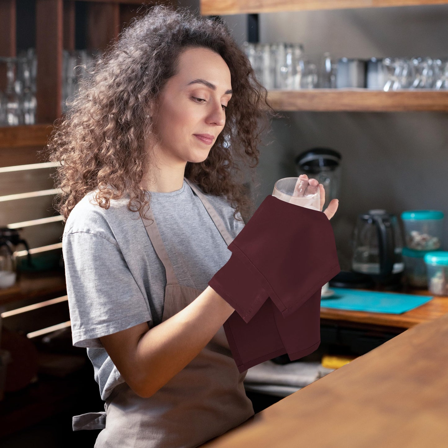 Utopia Home [288 Pack, Burgundy] Cloth Napkins 20x20 Inches, 100% Polyester Hemmed Edges, Washable and Reusable Ideal for Parties, Weddings and Dinners