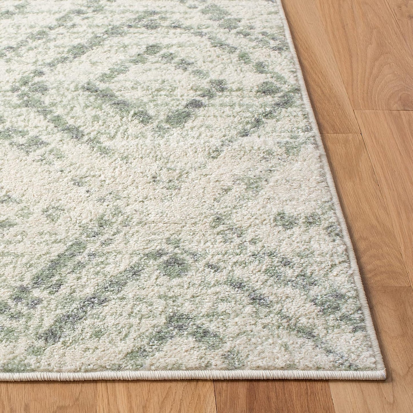 SAFAVIEH Adirondack Collection Area Rug - 5'1" x 7'6", Ivory & Green, Modern Diamond Distressed Design, Non-Shedding & Easy Care, Ideal for High Traffic Areas in Living Room, Bedroom (ADR131X)
