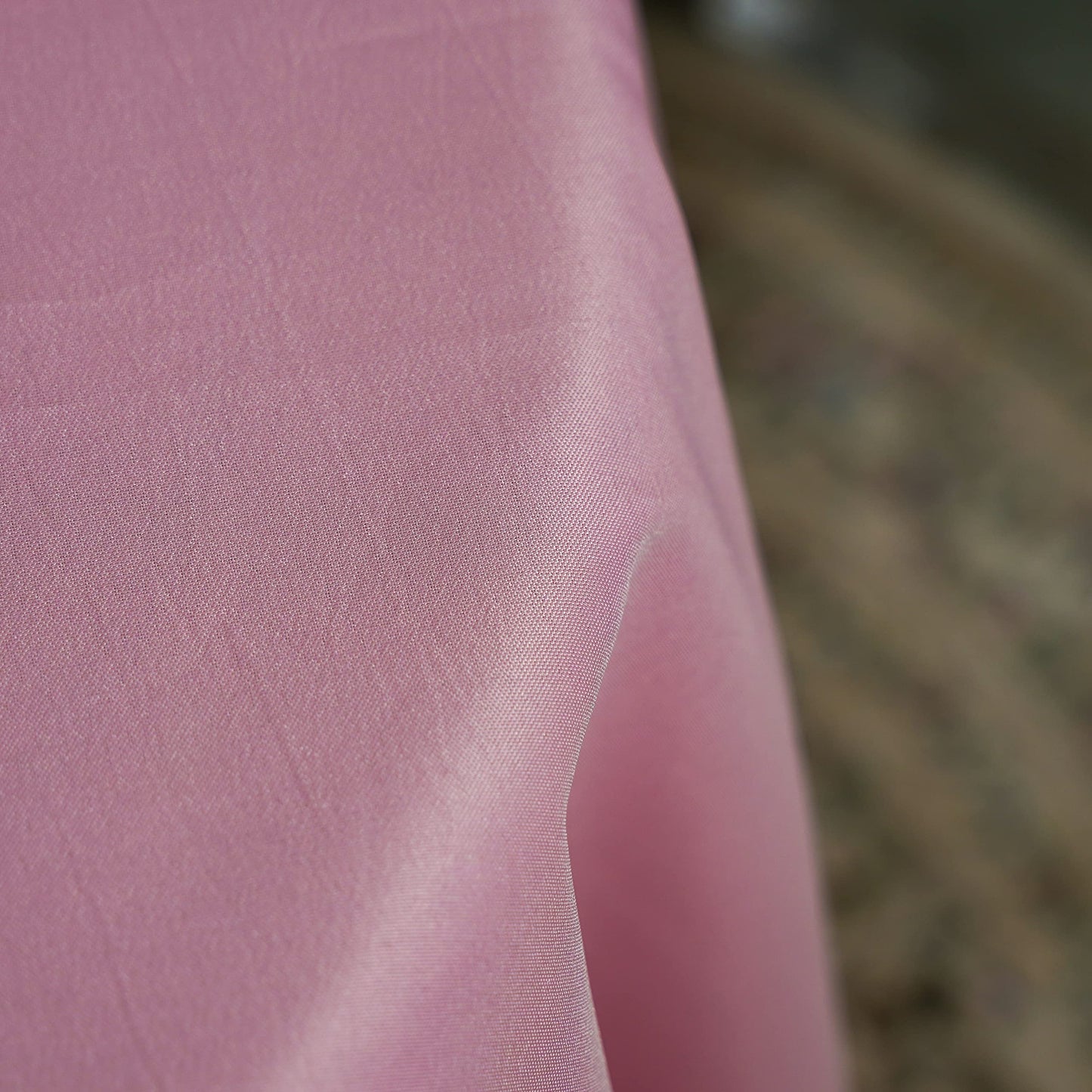 JYFLZQ Pink Round Tablecloth 70 Inch for 4 Foot Tables Machine Washable, Durable, Thick Polyester Fabric Table Cloth Table Cover for Parties Banquet Wedding(Equipped with 4 Napkin Cloth)