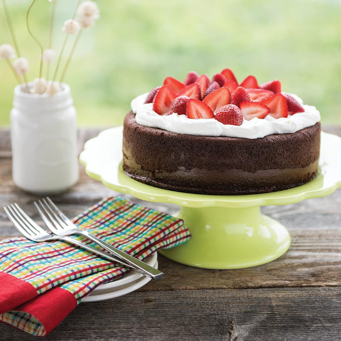 Nordic Ware 9-Inch Round Cake Pan - Durable Nonstick Bakeware for Perfect Cakes