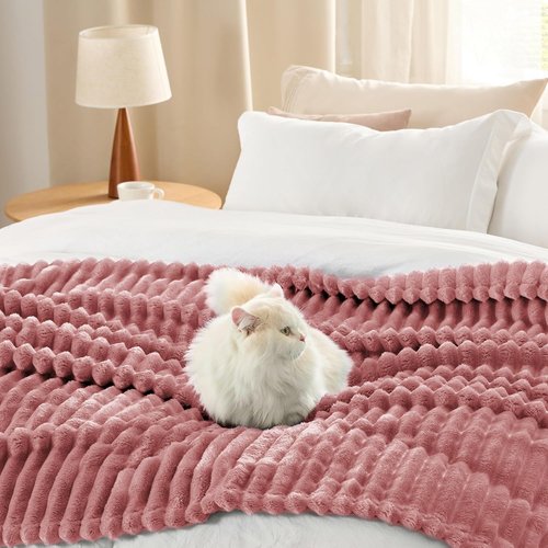 Bedsure GentleSoft Full Blanket - Cozy Dusty Pink Fleece Throw for Women | Perfect Gift for Mom, 84x90 Inches