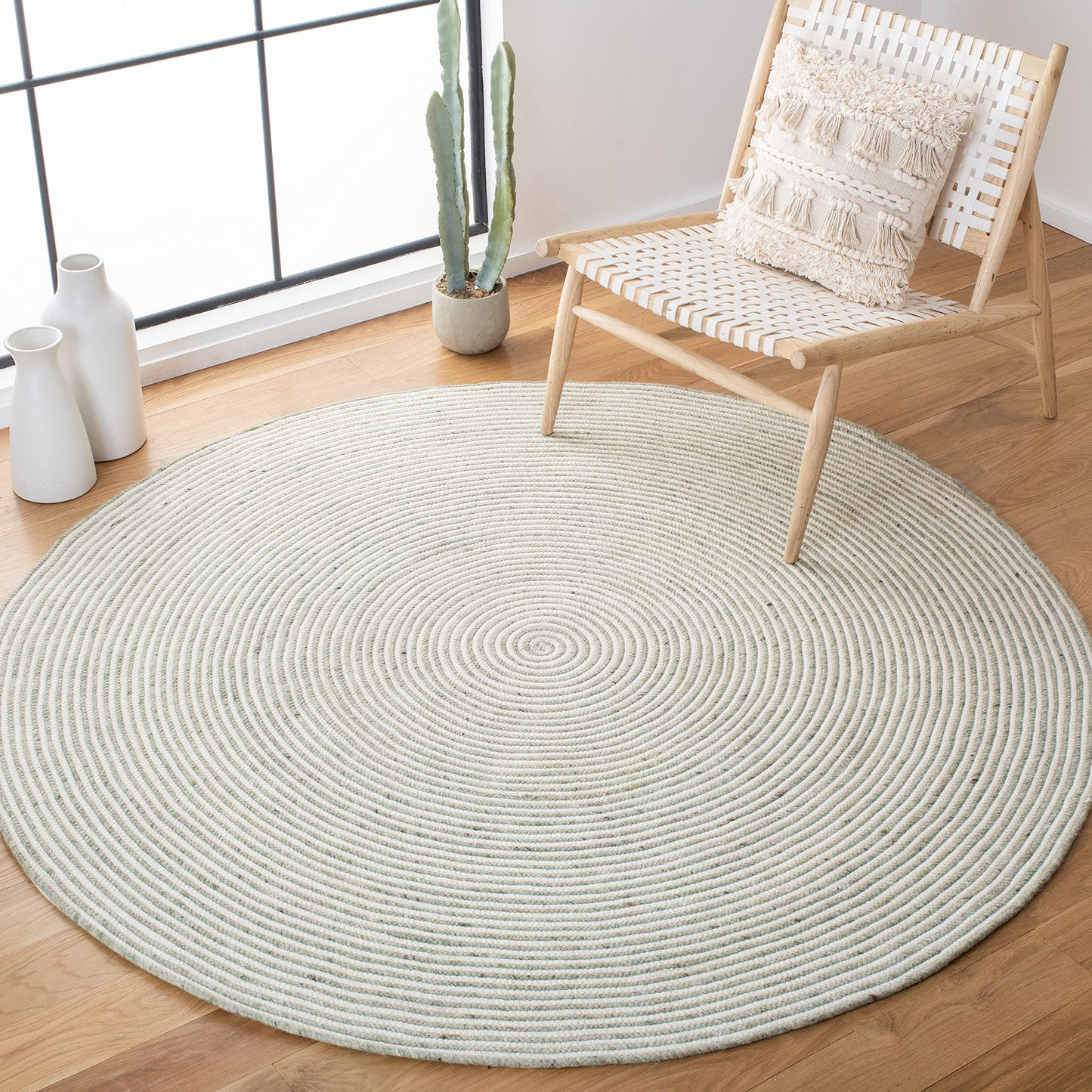 SAFAVIEH Braided Collection 4' Round Green/Ivory BRD905Y Handmade Country Cottage Reversible Wool Entryway Foyer Living Room Bedroom Kitchen Area Rug