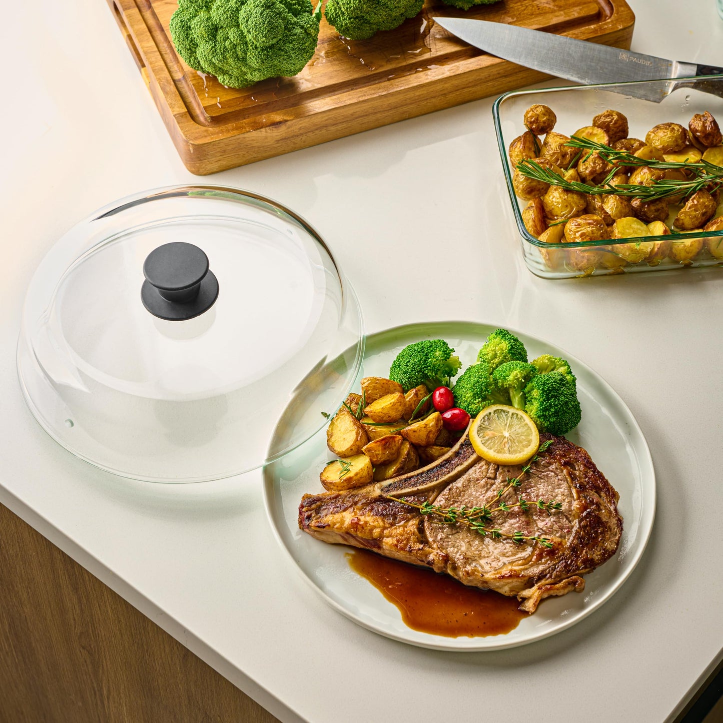 Le'raze 10inch Glass Microwave Splatter Cover for Food - 100% Food Grade BPA & Lead Free - Dishwasher Safe - Cookware & Bakeware Serving Dish Plate Mess Guard Lid with Easy Grip Silicone Handle Knob