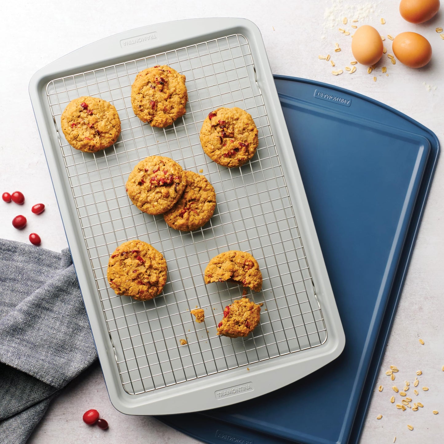 Tramontina Rise 8-Piece Ceramic Baking Pans Set, Non stick Essential Bakeware for Cookies, Loafs, Cakes, Brownies and Muffins