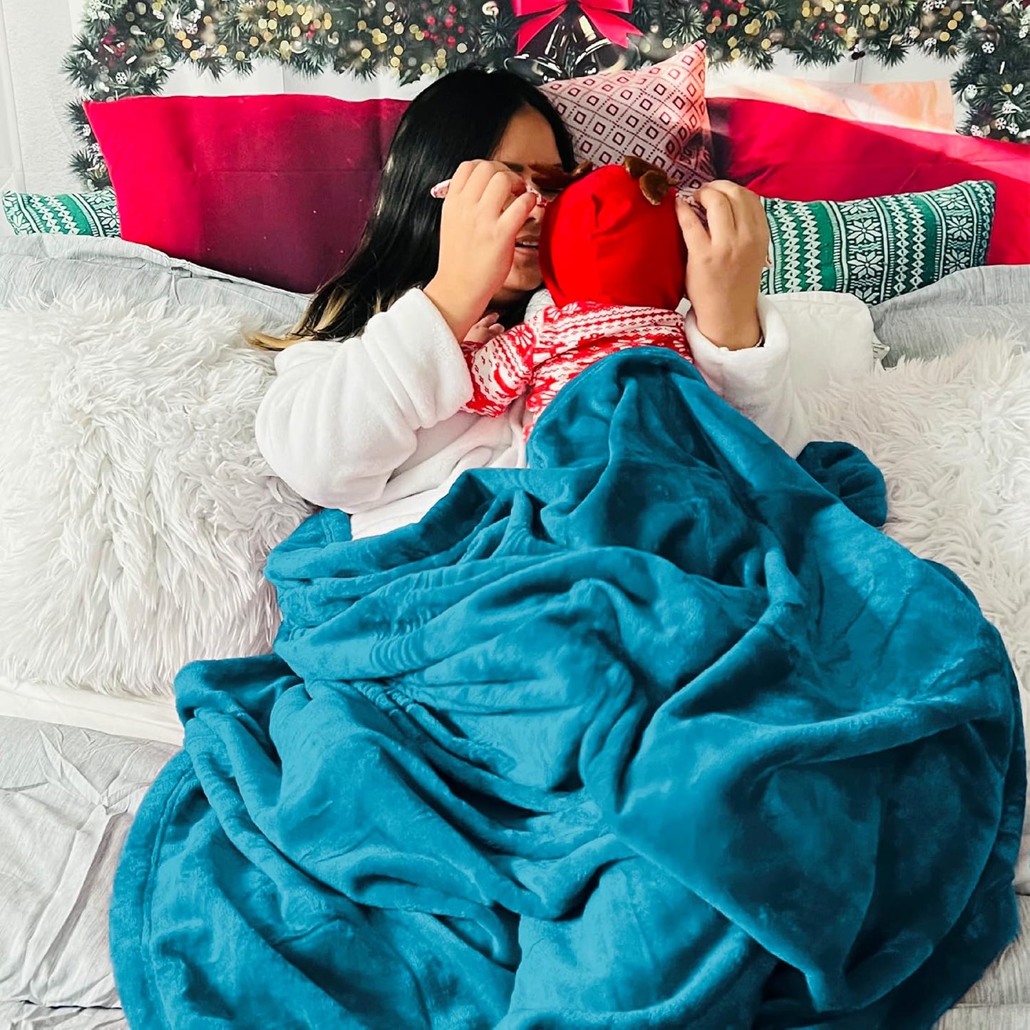 Bedsure GentleSoft Fleece Blanket - King Size Teal | Soft, Lightweight, Plush Microfiber 108x90 Inches