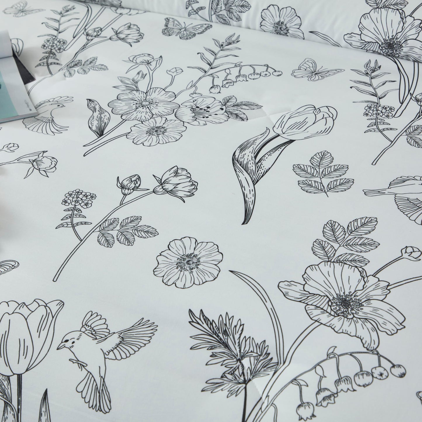 Usfivefam King Size White Floral Comforter Set with Butterfly & Bird Toile Patterns - 3 Piece Lightweight Soft Microfiber Botanical Print Quilt Set for All Seasons