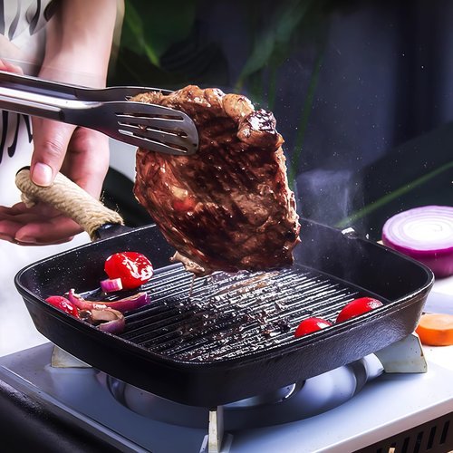 Cast Iron Grill Pan, 9.5 inch Square Grill Pan Skillet with Pour Spout, Cast Iron Griddle Pan with Small Meat Tong, Oil Brush & Hemp Rope for Stove Tops, Gas, Induction, Grill, Campfire, Oven Safe