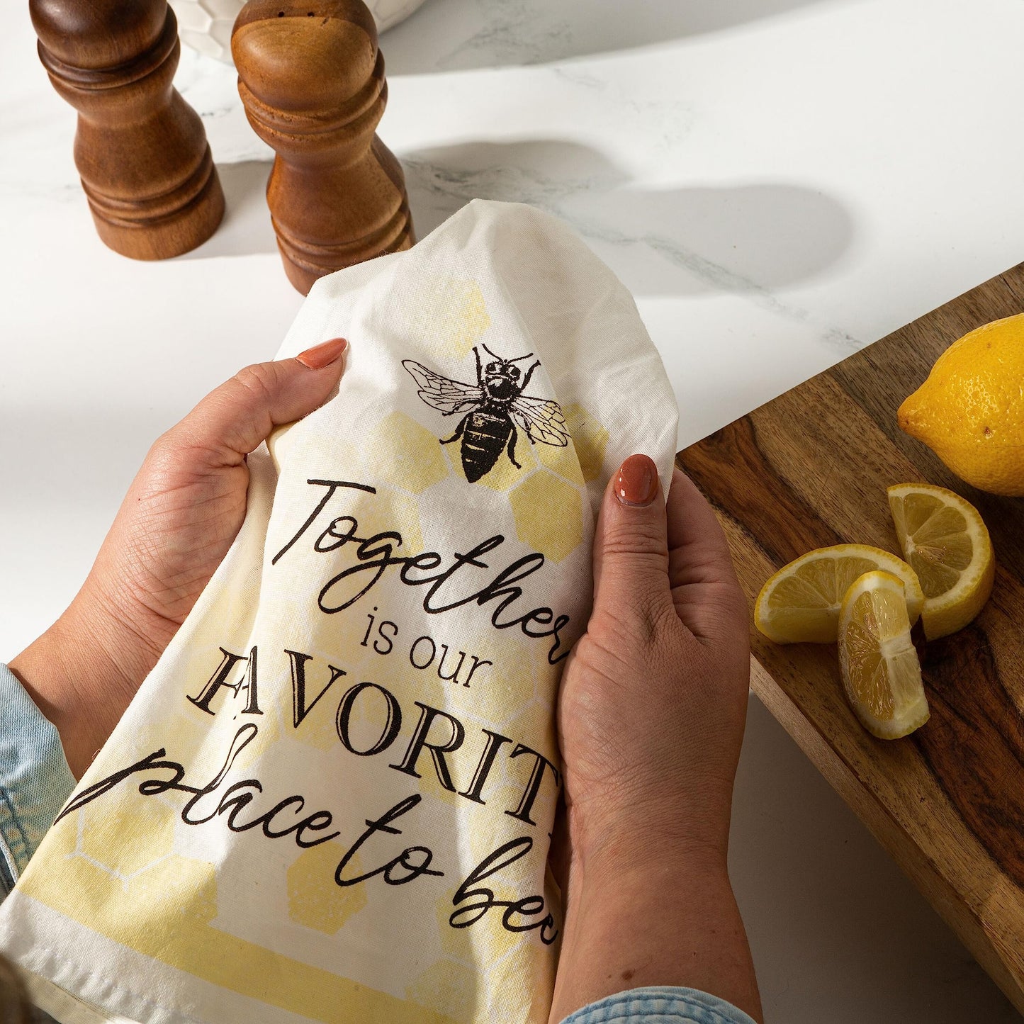 Young's Inc. Cotton Dish Towels - Set of 2 - Absorbent Tea Towels for Drying Dishes, Glassware, and Hands - Spring Bathroom and Kitchen Decor - Honey Bee