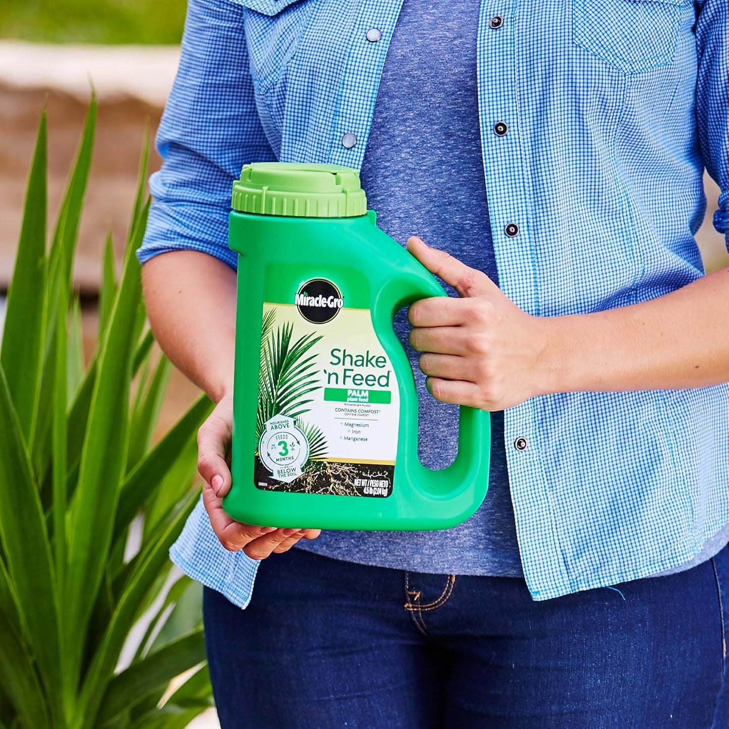 Miracle-Gro Shake 'N Feed Palm Plant Food - Fertilizer for Thriving Container & In-Ground Palm Trees | 4.5 lb