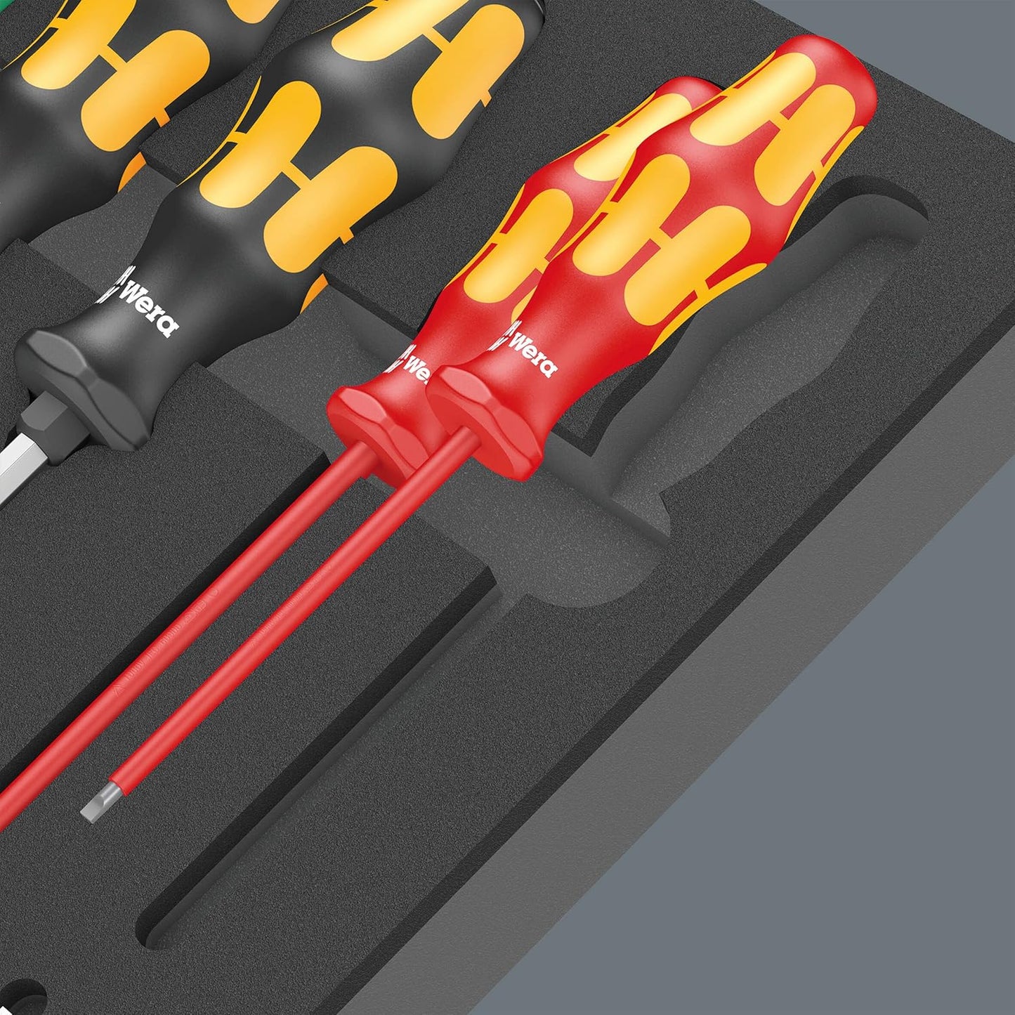Wera 9710 Foam Insert Screwdriver Set - 18 Pieces for Precision and Organization