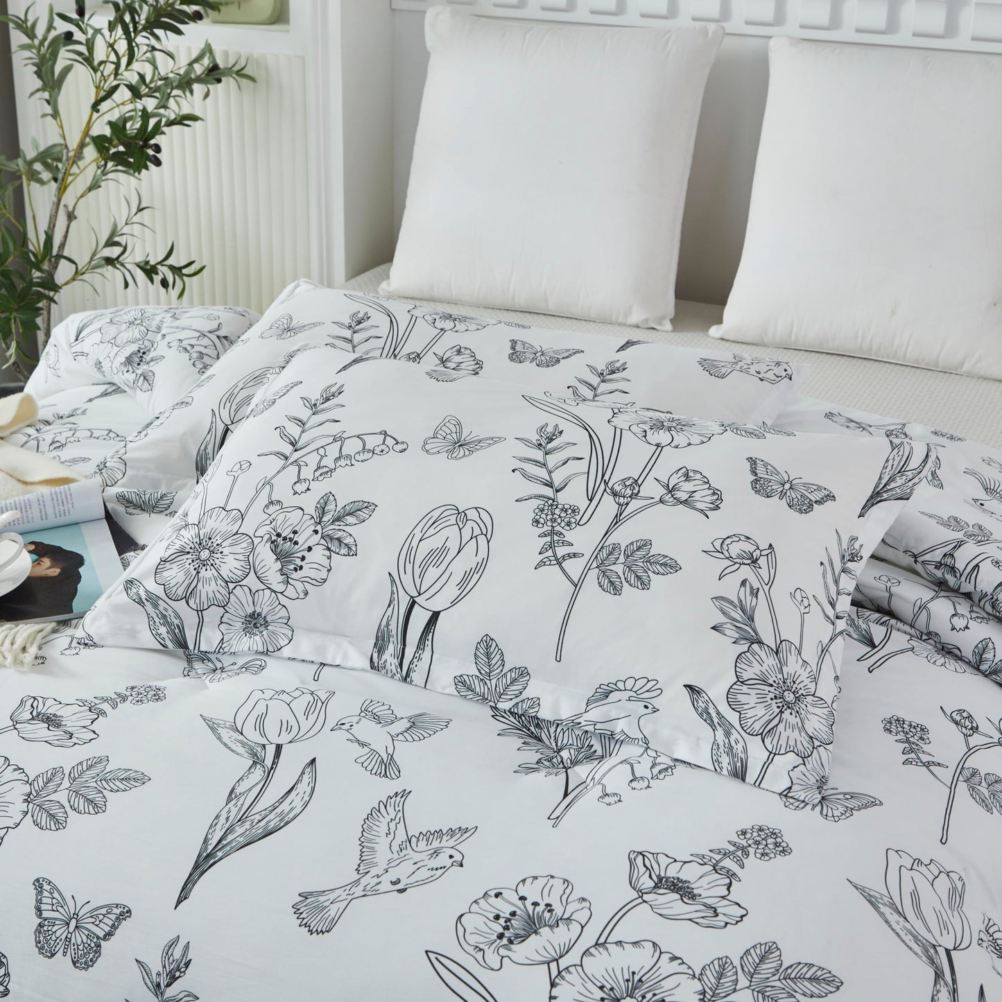 Usfivefam King Size White Floral Comforter Set with Butterfly & Bird Toile Patterns - 3 Piece Lightweight Soft Microfiber Botanical Print Quilt Set for All Seasons