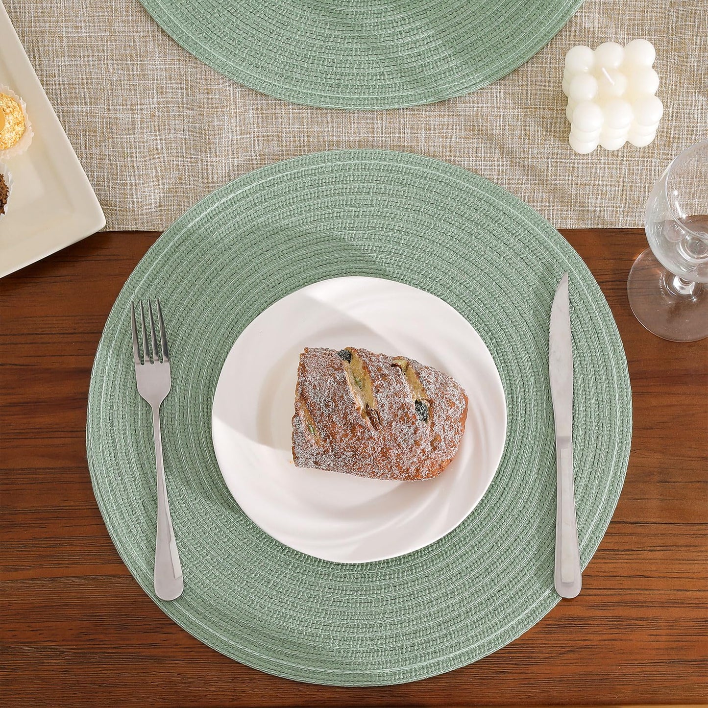 SHACOS Round Placemats Set of 8 Washable 15 inch Round Table Mats Cotton Polyester Woven Braided Place Mats for Dining Table Wedding Party Decor, Sage Green