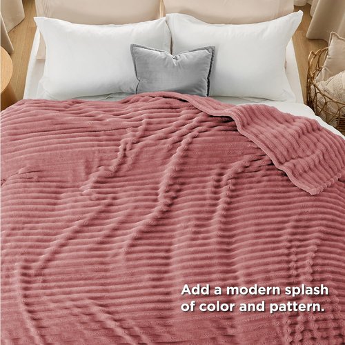 Bedsure GentleSoft Full Blanket - Cozy Dusty Pink Fleece Throw for Women | Perfect Gift for Mom, 84x90 Inches