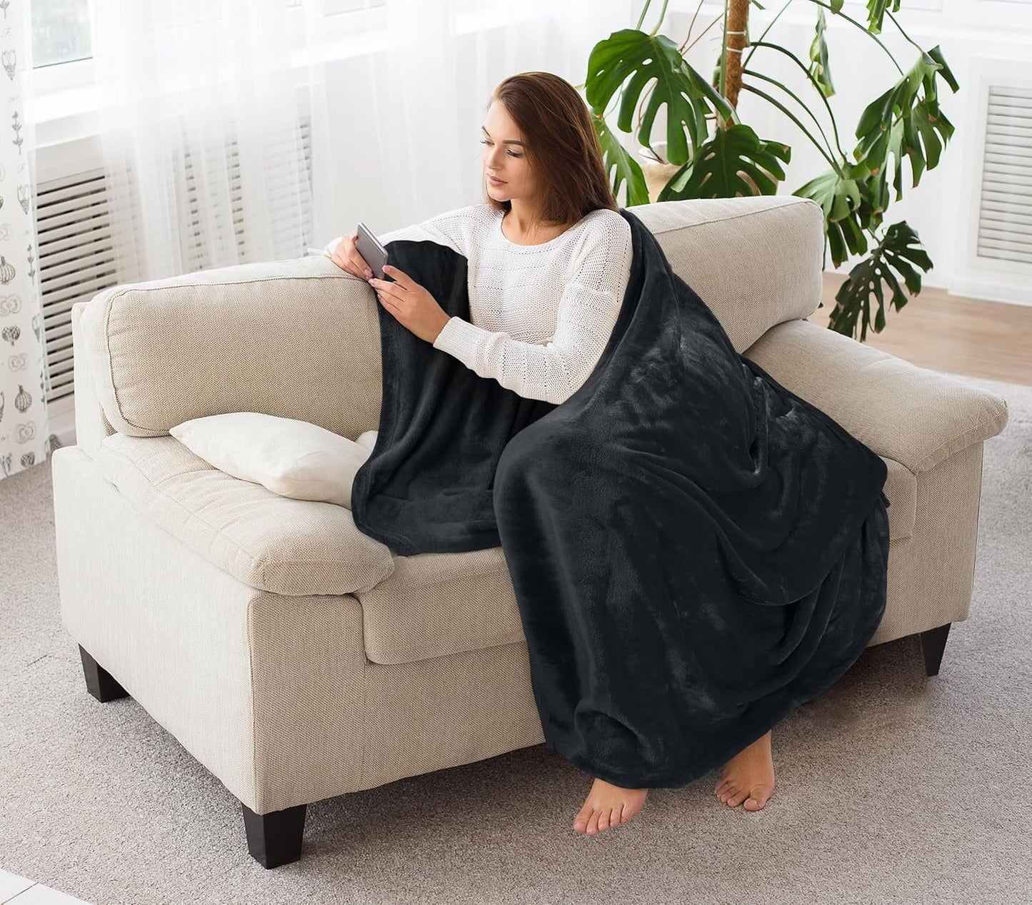 Utopia Bedding Fleece Blanket - Luxury Soft Anti-Static Microfiber | Full Size Black (90x84 Inch)
