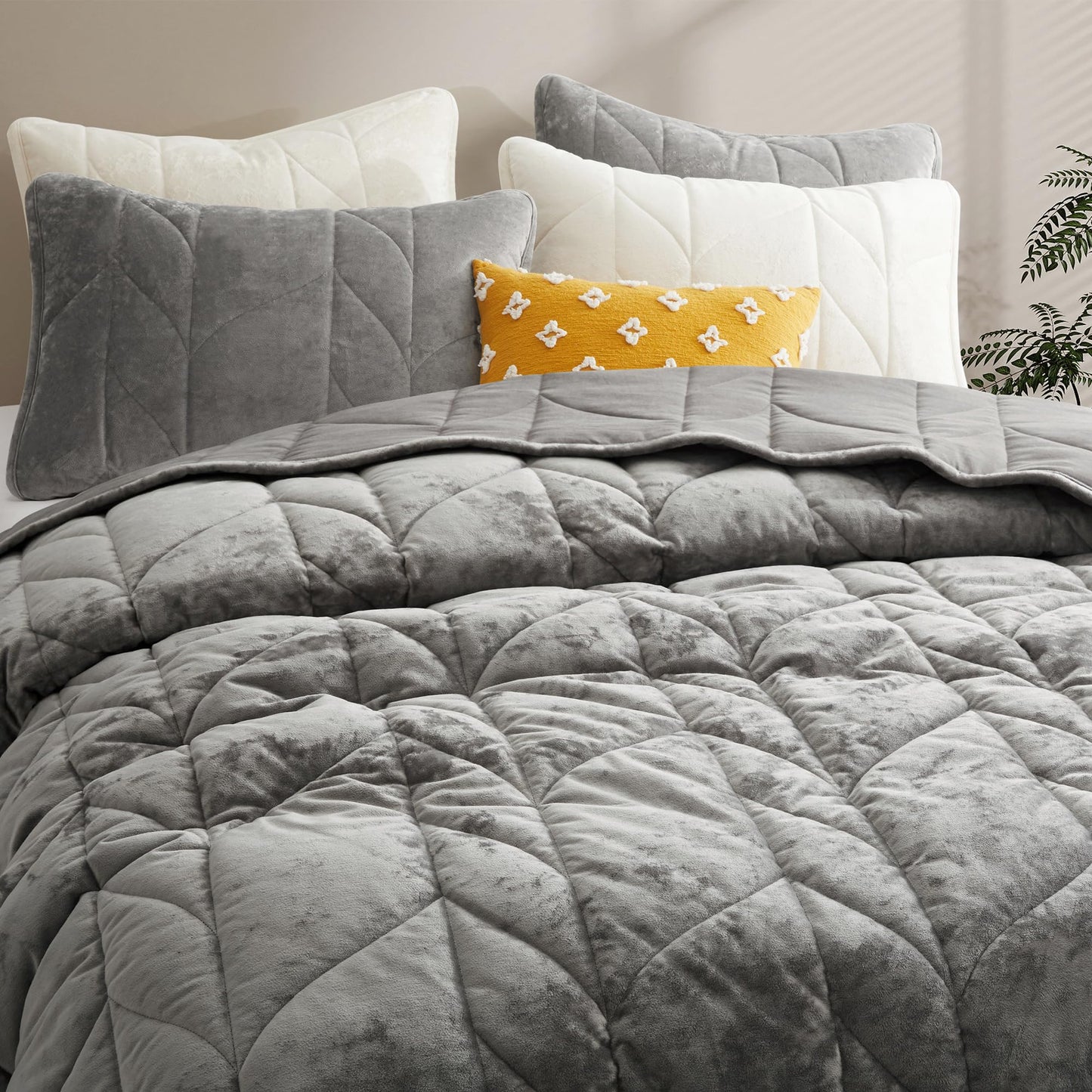 Oli Anderson Velvet Quilt Set Queen Size - Lightweight Bedspread Coverlet - Soft Velvet Comforter Set - Reversible Quilted Bedding Set for All Seasons - Ash Blue - 3 PCS (1 Quilt, 2 Pillow Shams)