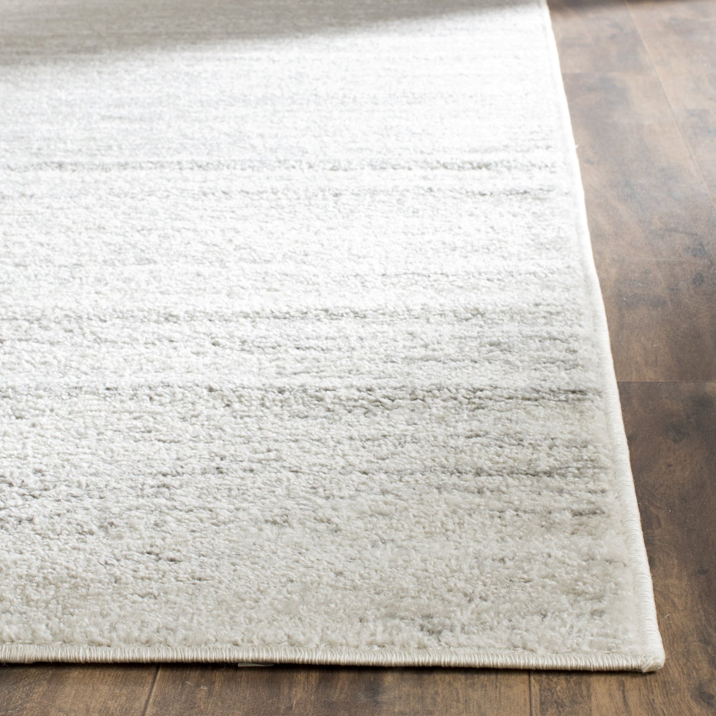 SAFAVIEH Adirondack Collection Runner Rug - 2'6" x 16', Ivory & Silver, Modern Ombre Design, Non-Shedding & Easy Care, Ideal for High Traffic Areas in Living Room, Bedroom (ADR113B)