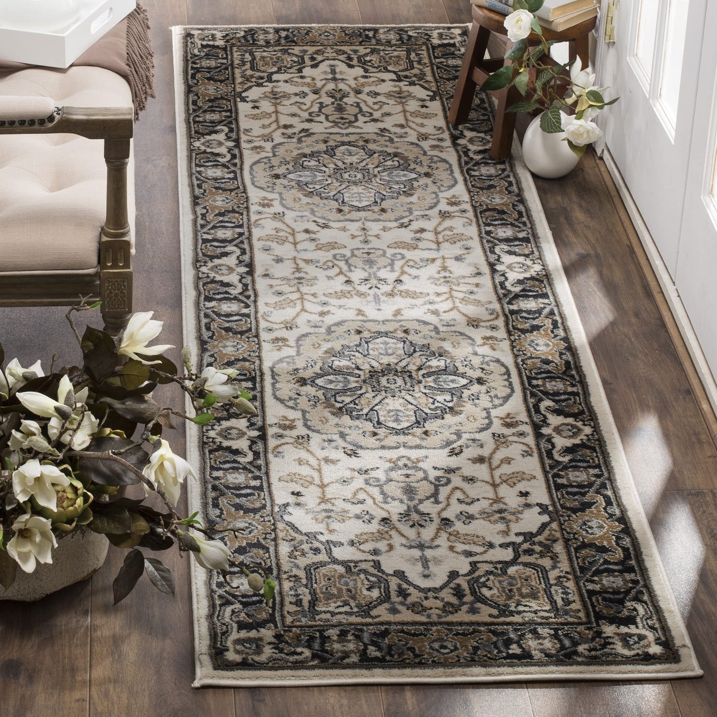 SAFAVIEH Lyndhurst Collection Runner Rug - 2'3" x 12', Cream & Navy, Traditional Oriental Design, Non-Shedding & Easy Care, Ideal for High Traffic Areas in Living Room, Bedroom (LNH334K)