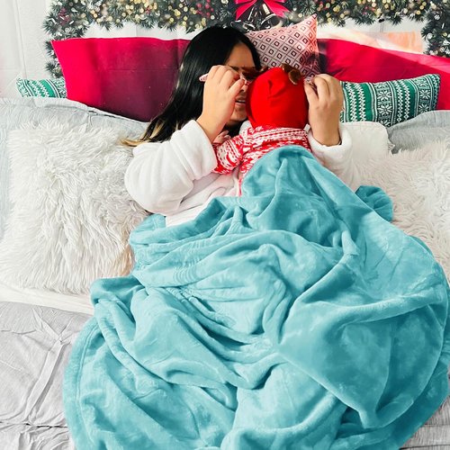 Bedsure GentleSoft Fleece Throw Blanket - Lightweight Plush Cozy River Blue Blanket, 50x70 Inches