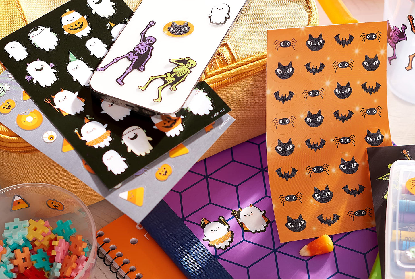 American Greetings 522-Count Halloween Stickers for Kids, Assorted Halloween Themes