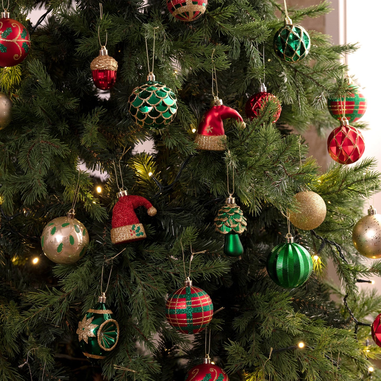 Valery Madelyn Ornaments for Christmas Trees, 70ct Red Green and Gold Shatterproof Christmas Tree Decorations, Traditional Country Hanging Ball Ornaments Bulk for Xmas Holiday Decor