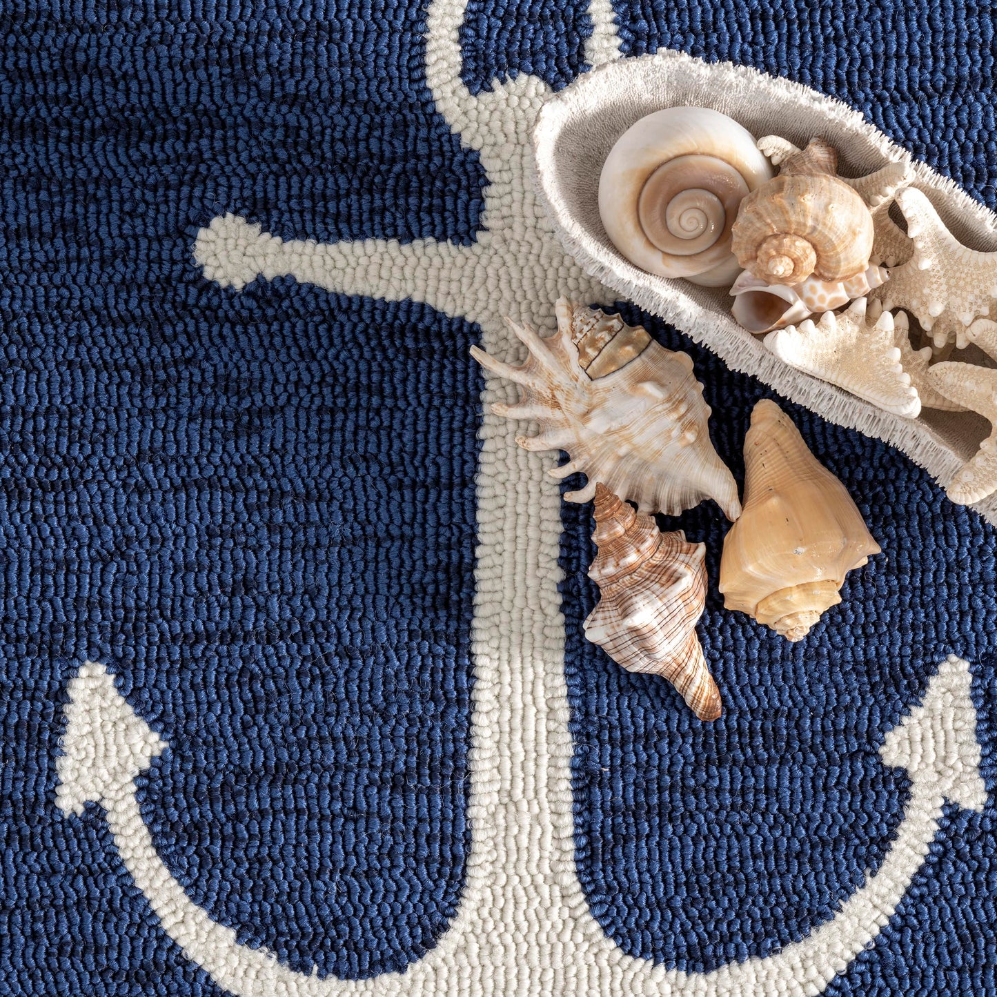 nuLOOM Hand Hooked Despina Indoor/ Outdoor Accent Rug, 2x4, Navy