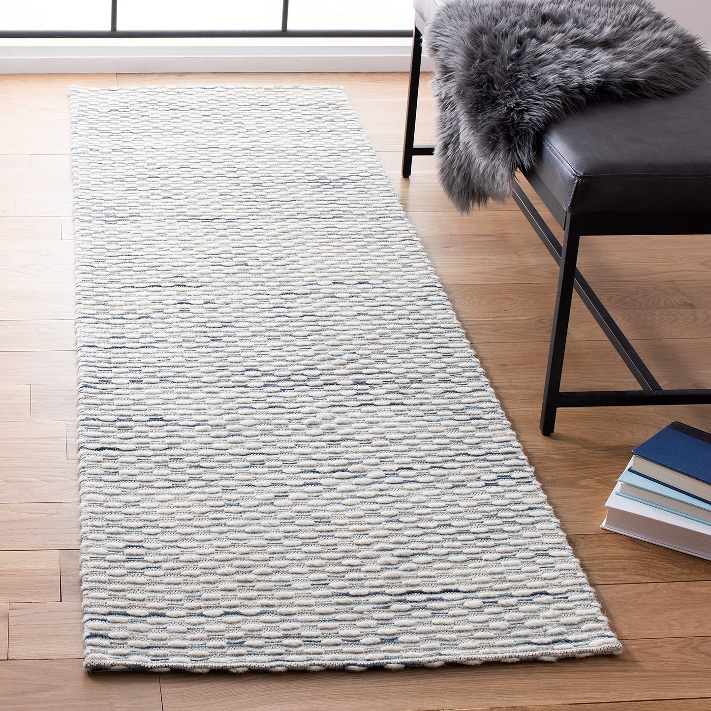 SAFAVIEH Marbella Collection Runner Rug - 2'3" x 8', White & Navy, Handmade Wool, Ideal for High Traffic Areas in Living Room, Bedroom (MRB158N)