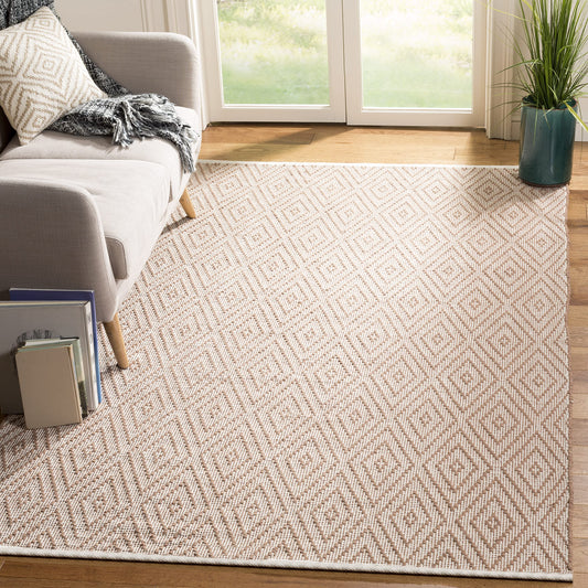 SAFAVIEH Montauk Collection Accent Rug - 4' x 6', Beige & Ivory, Handmade Trellis Cotton, Ideal for High Traffic Areas in Entryway, Living Room, Bedroom (MTK811E)