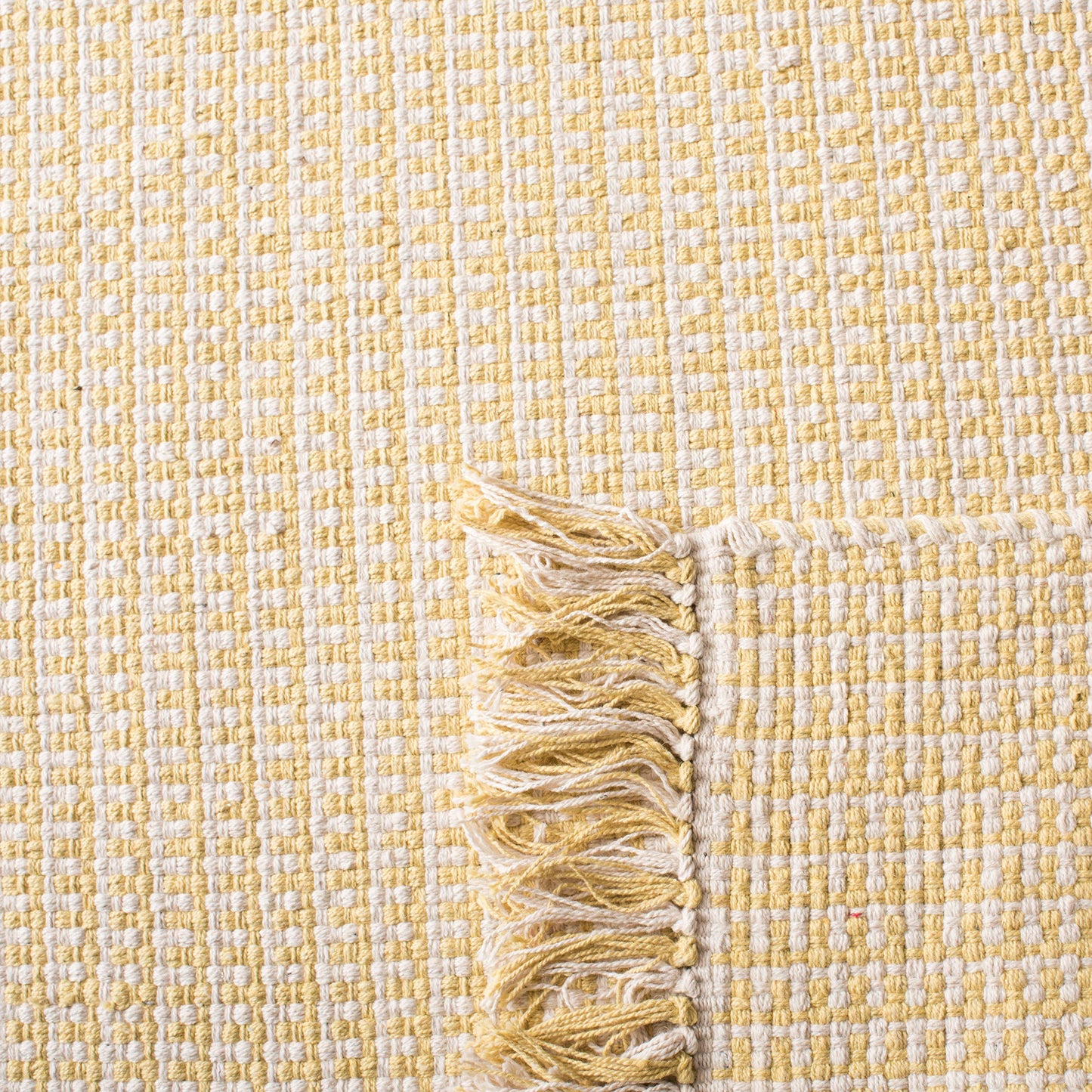 SAFAVIEH Montauk Collection Accent Rug - 4' x 6', Ivory & Yellow, Handmade Flat Weave Boho Farmhouse Cotton Tassel Fringe, Ideal for High Traffic Areas in Entryway, Living Room, Bedroom (MTK340E)